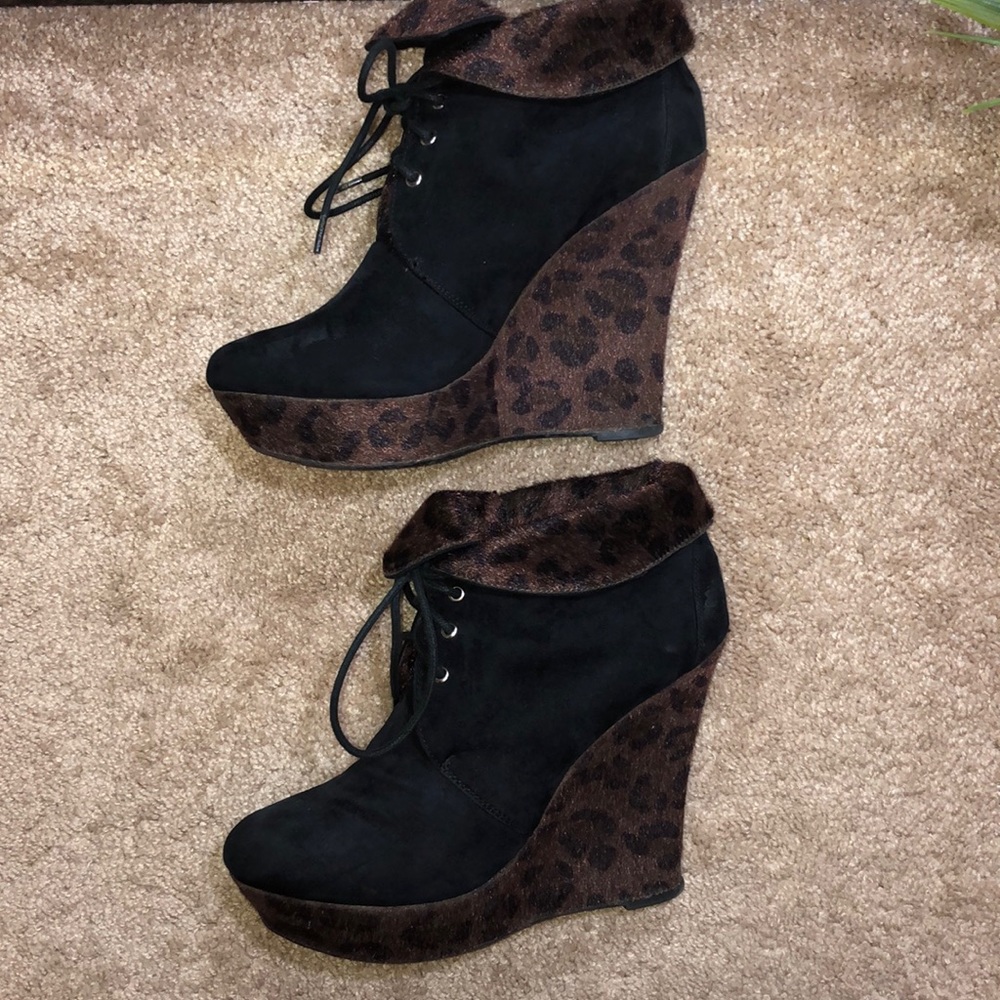 Black wedge ankle boots TV 25